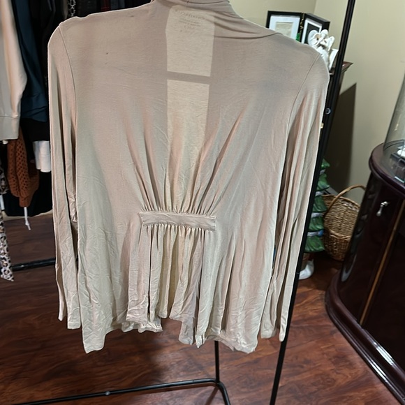 Thin cardigan ￼ - Picture 3 of 3